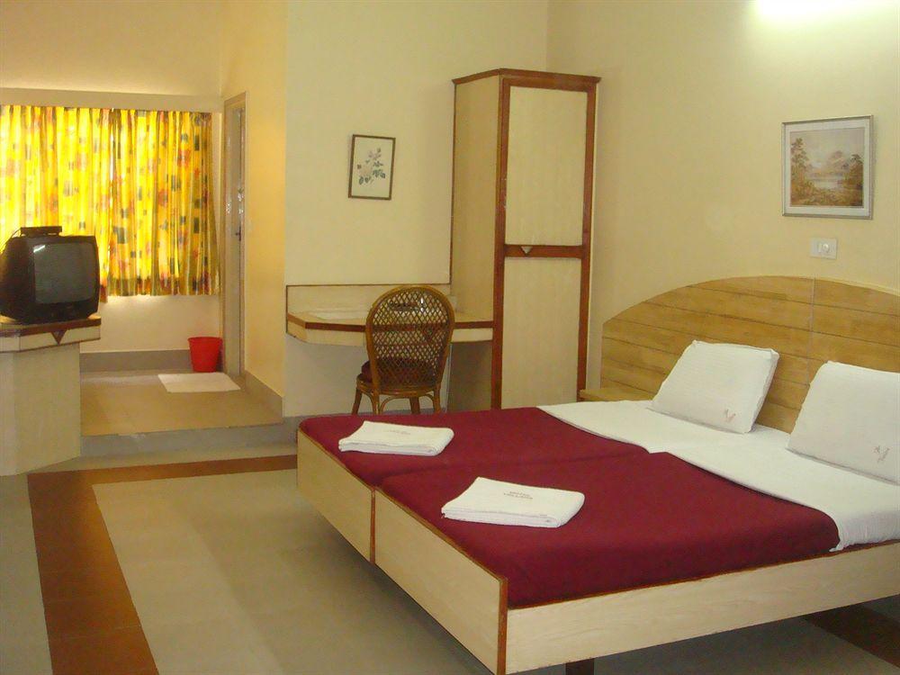 Hotel Vellara Бангалор Экстерьер фото